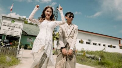 Lepas Masa Lajang Artis Yono Bakrie dan Vini Caroline Gelar Pernikahan Sederhana di KUA Sungai Kunjang, Samarinda