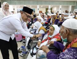 Wagub Seno Aji Sambut Hangat Kepulangan Jemaah Haji Samarinda di Embarkasi Balikpapan