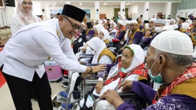 Wagub Seno Aji Sambut Hangat Kepulangan Jemaah Haji Samarinda di Embarkasi Balikpapan