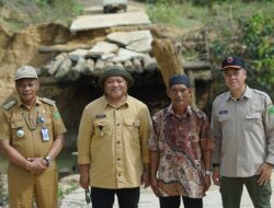 Jembatan Mapulu Hanyut Akibat Banjir