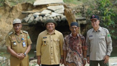 Jembatan Mapulu yang hanyut setelah banjir di Berau