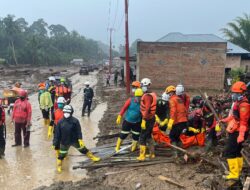 Di Balik Lumpur, Keteguhan Elga Seorang Rescuer Bertarung dengan Waktu di Salareh Aia