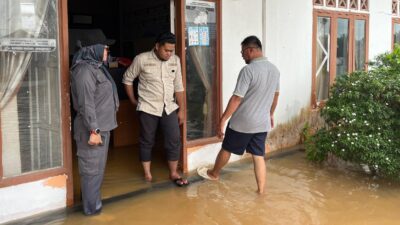 Madinah Tinjau Banjir Terparah di Santan Ilir dan Santan Tengah, Minta Masyarakat Bersabar